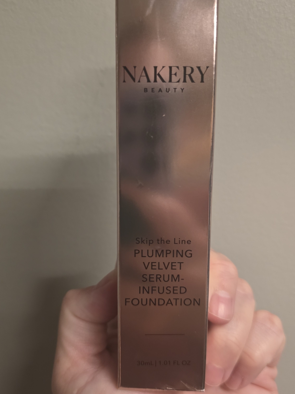 NWT Nakery Beauty Skip the Line Plumping Velvet Serum Foundation in Light